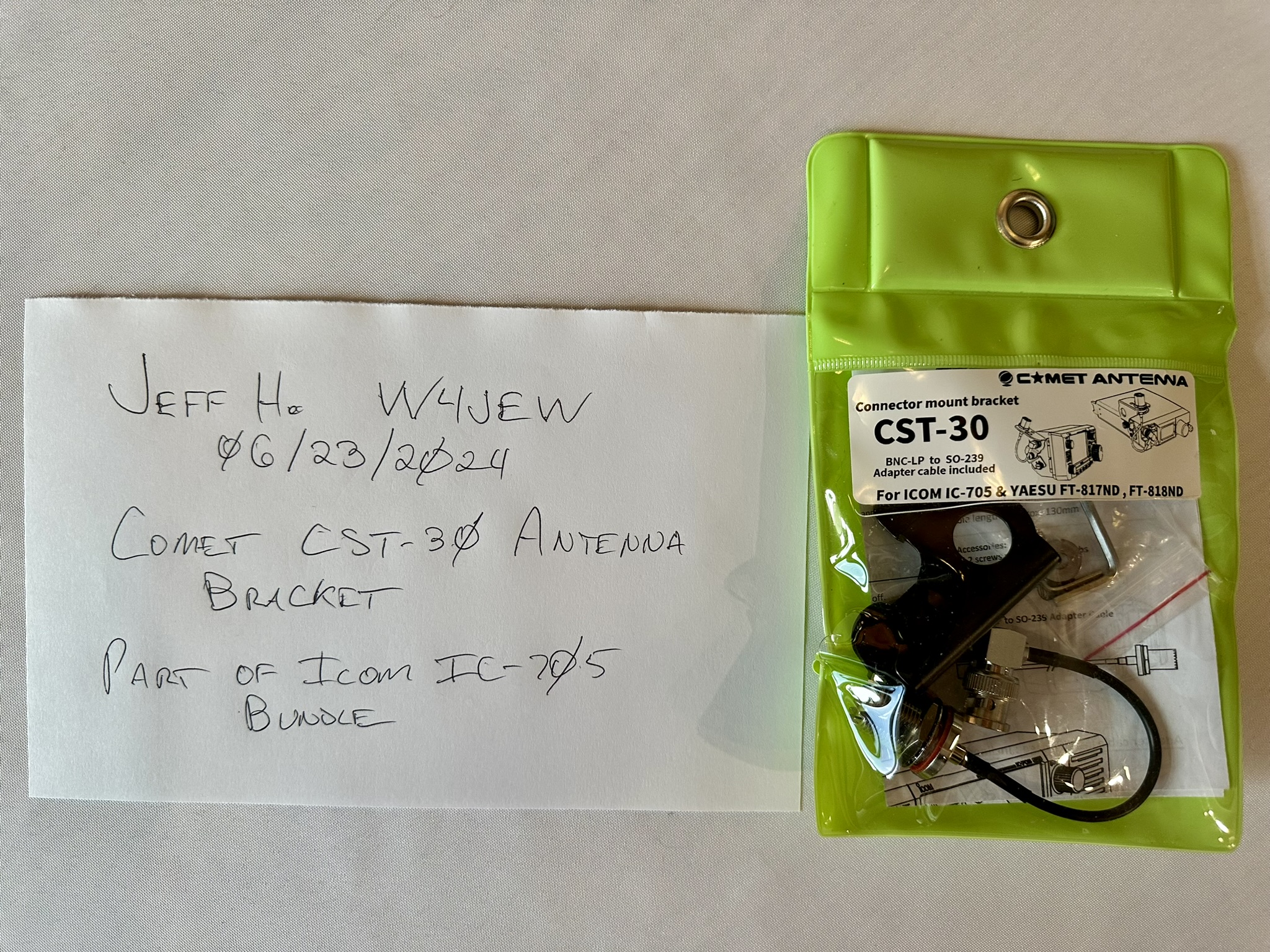 Comet CST-30 - Antenna bracket for the IC-705