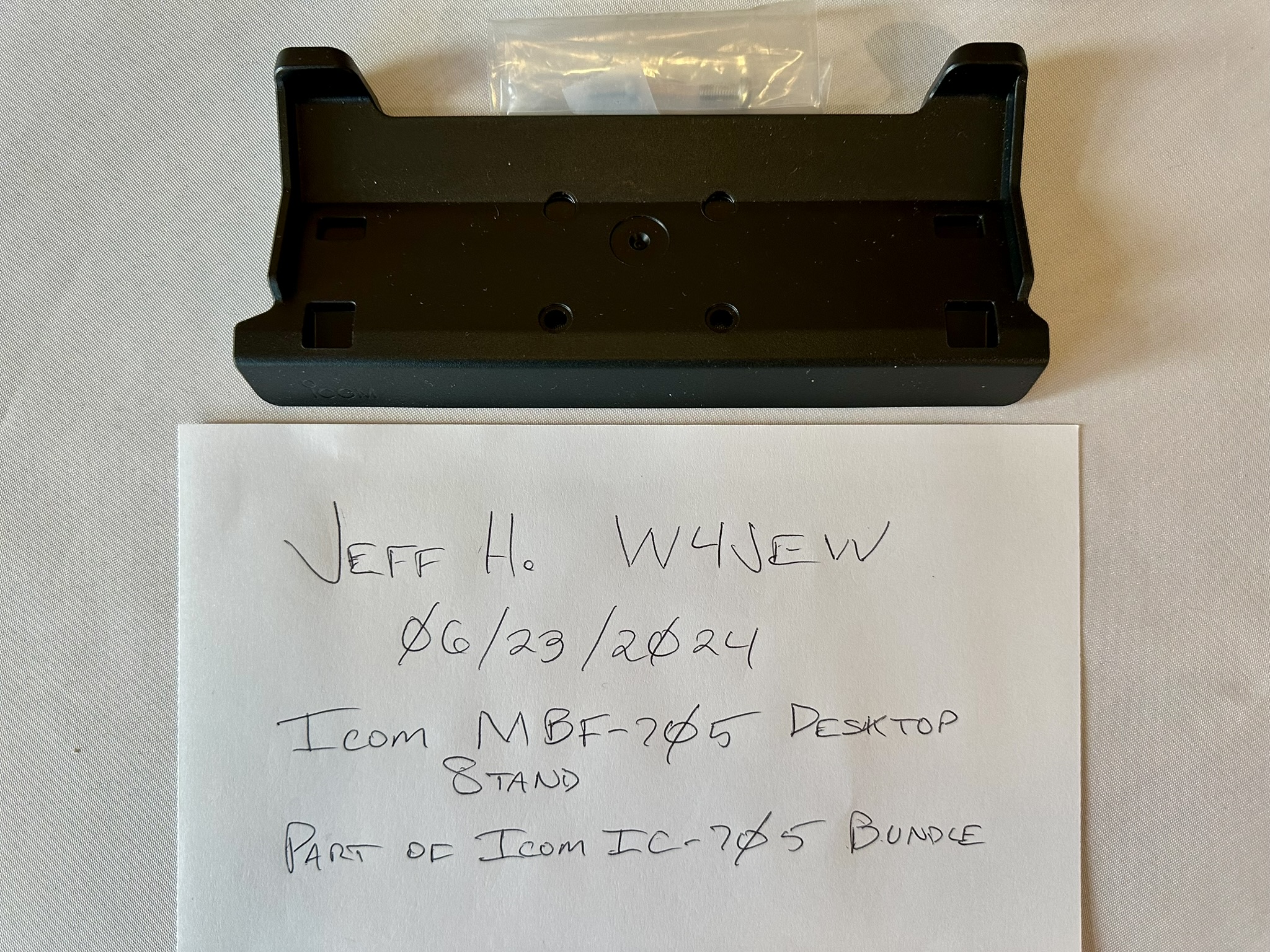 Icom MBF-705 - Desktop Stand - All Items